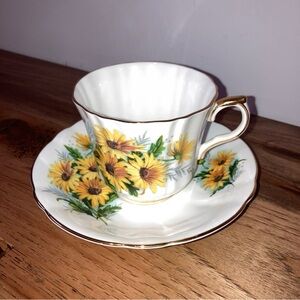 (2/$15)☕️ Vintage Yellow Floral Bone China Teacup & Saucer Set - Windsor